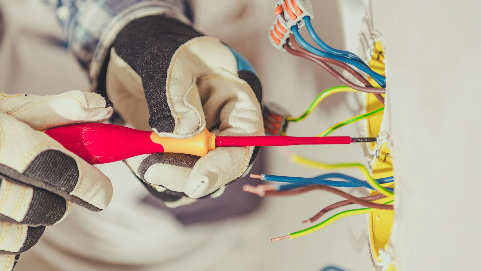 Making The Right Choice with Accurate Electrician Quotes